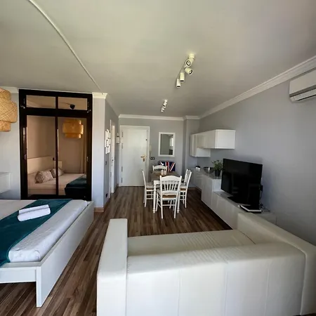 Estudio A Pie De Playa En 아파트 *